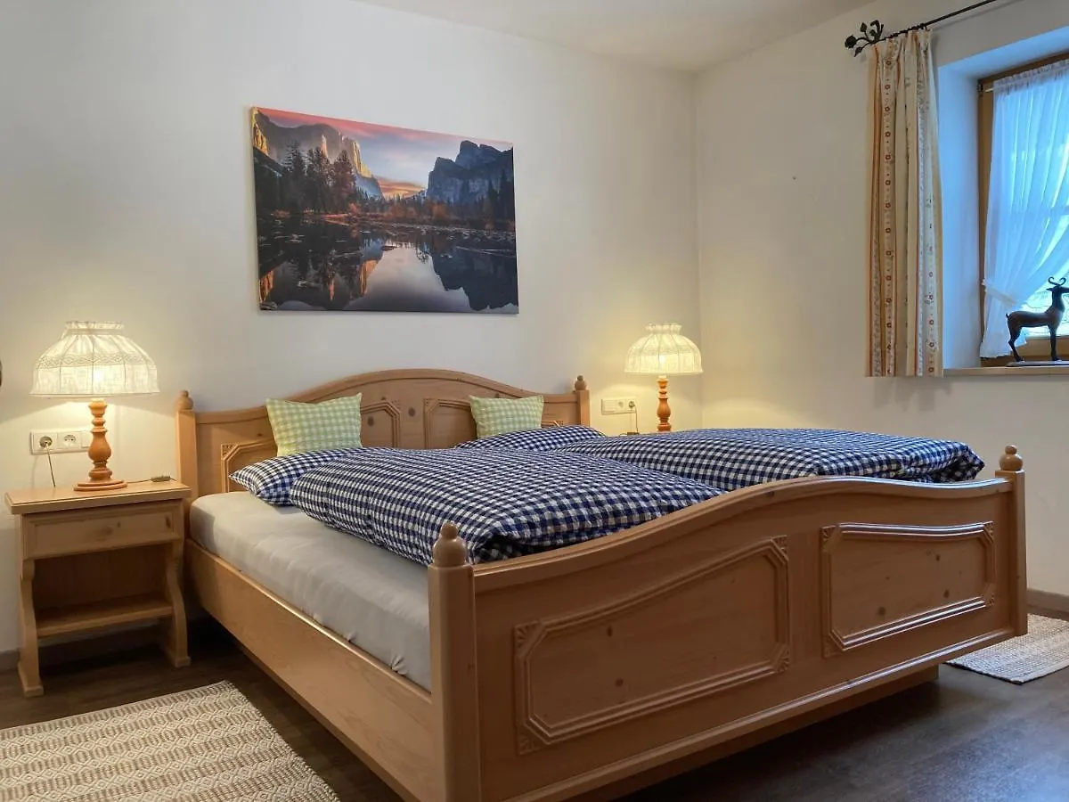 Apartment Ferienwohnungen Lara Wohnung 1 Wallgau